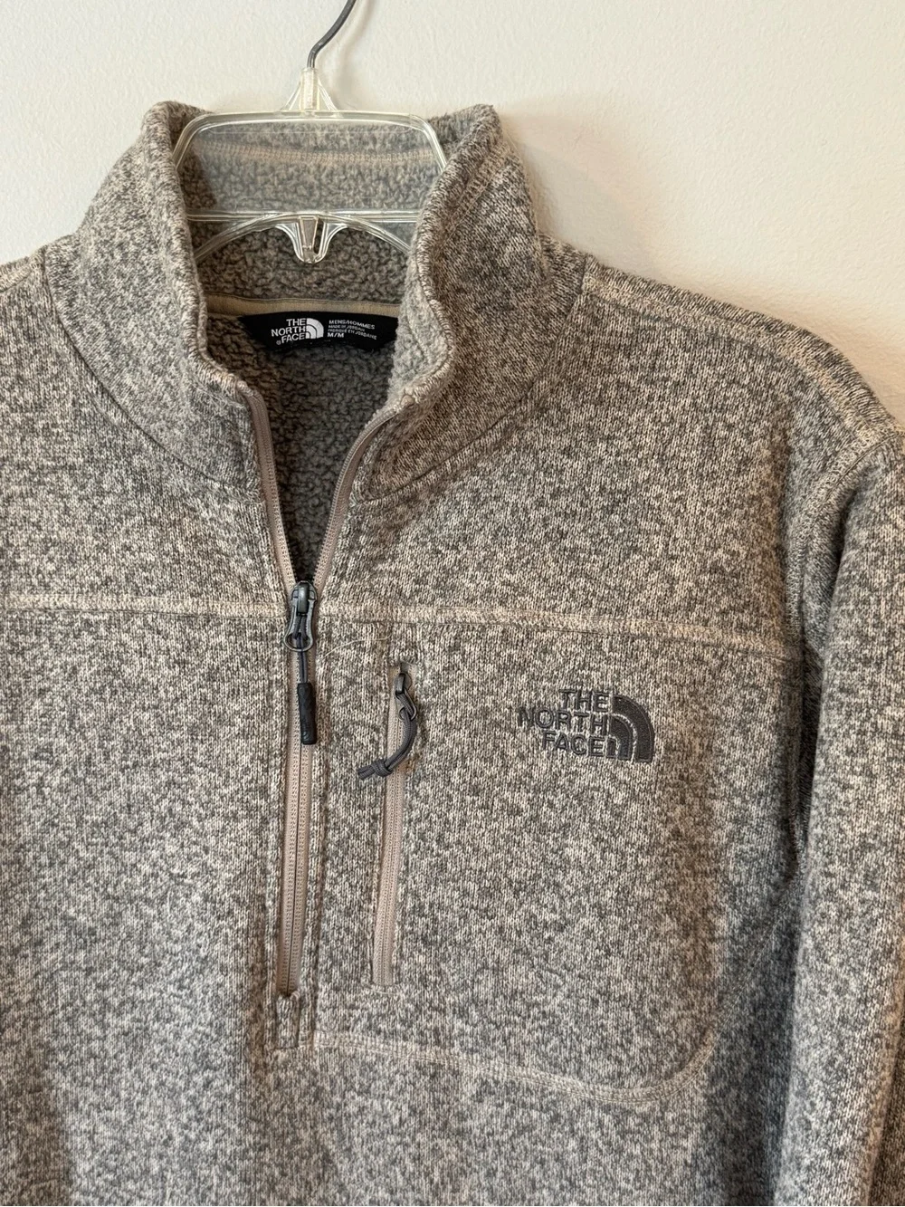 The North Face Men’s Medium Quarter Zip Fleece Pullover Sweater Beige Gray